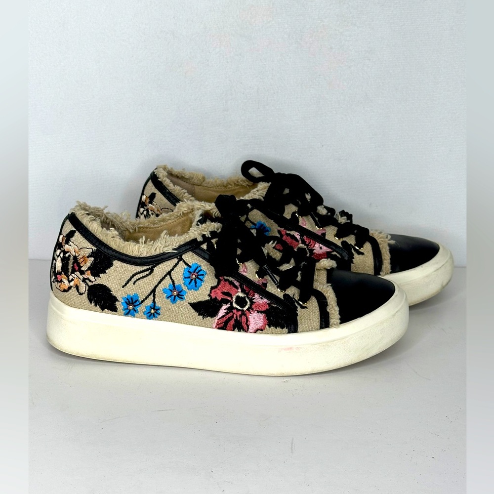 Vaneli Sport Yeela Embroidered Floral Sneakers Fringe Black Leather ToeCap Sz6.5